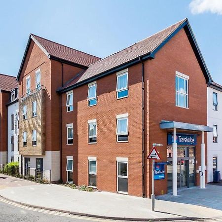 Travelodge Chertsey Exterior photo